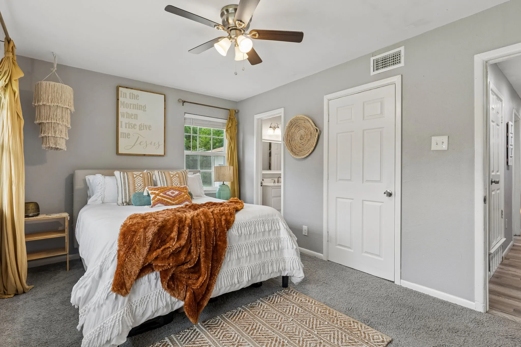 Single Family Residence For Sale in Dallas County , 2306 W Five Mile Parkway, Dallas, Texas 75224, 3 Bedroom, 3 Bathroom, 2 Garage spaces, 1,582 Sqft, built in 1959, Preowned, mls#21246661, Real Estate Agent in Dallas, Homes For Sale in Dallas county, Homes For Sale in Dallas, Realtor in Dallas Texas, Real Estate Brokerage Independent Realty Texas, Luminita Cordes Realtor