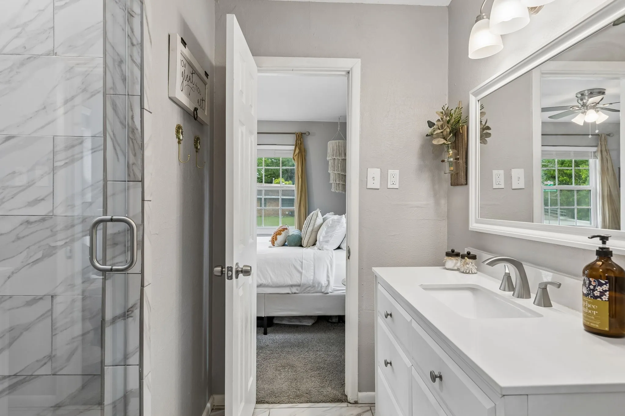 Single Family Residence For Sale in Dallas County , 2306 W Five Mile Parkway, Dallas, Texas 75224, 3 Bedroom, 3 Bathroom, 2 Garage spaces, 1,582 Sqft, built in 1959, Preowned, mls#21246661, Real Estate Agent in Dallas, Homes For Sale in Dallas county, Homes For Sale in Dallas, Realtor in Dallas Texas, Real Estate Brokerage Independent Realty Texas, Luminita Cordes Realtor