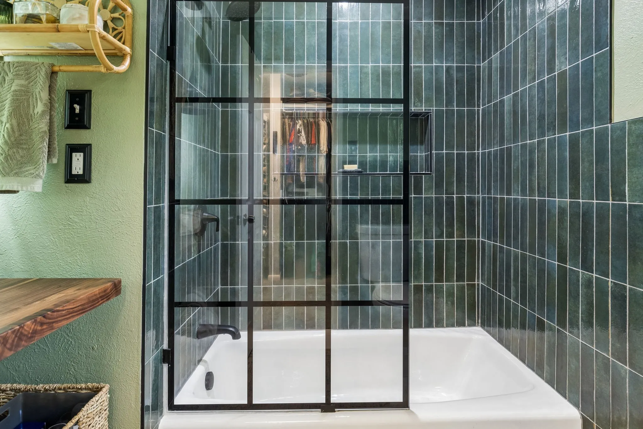 Single Family Residence For Sale in Dallas County , 2306 W Five Mile Parkway, Dallas, Texas 75224, 3 Bedroom, 3 Bathroom, 2 Garage spaces, 1,582 Sqft, built in 1959, Preowned, mls#21246661, Real Estate Agent in Dallas, Homes For Sale in Dallas county, Homes For Sale in Dallas, Realtor in Dallas Texas, Real Estate Brokerage Independent Realty Texas, Luminita Cordes Realtor