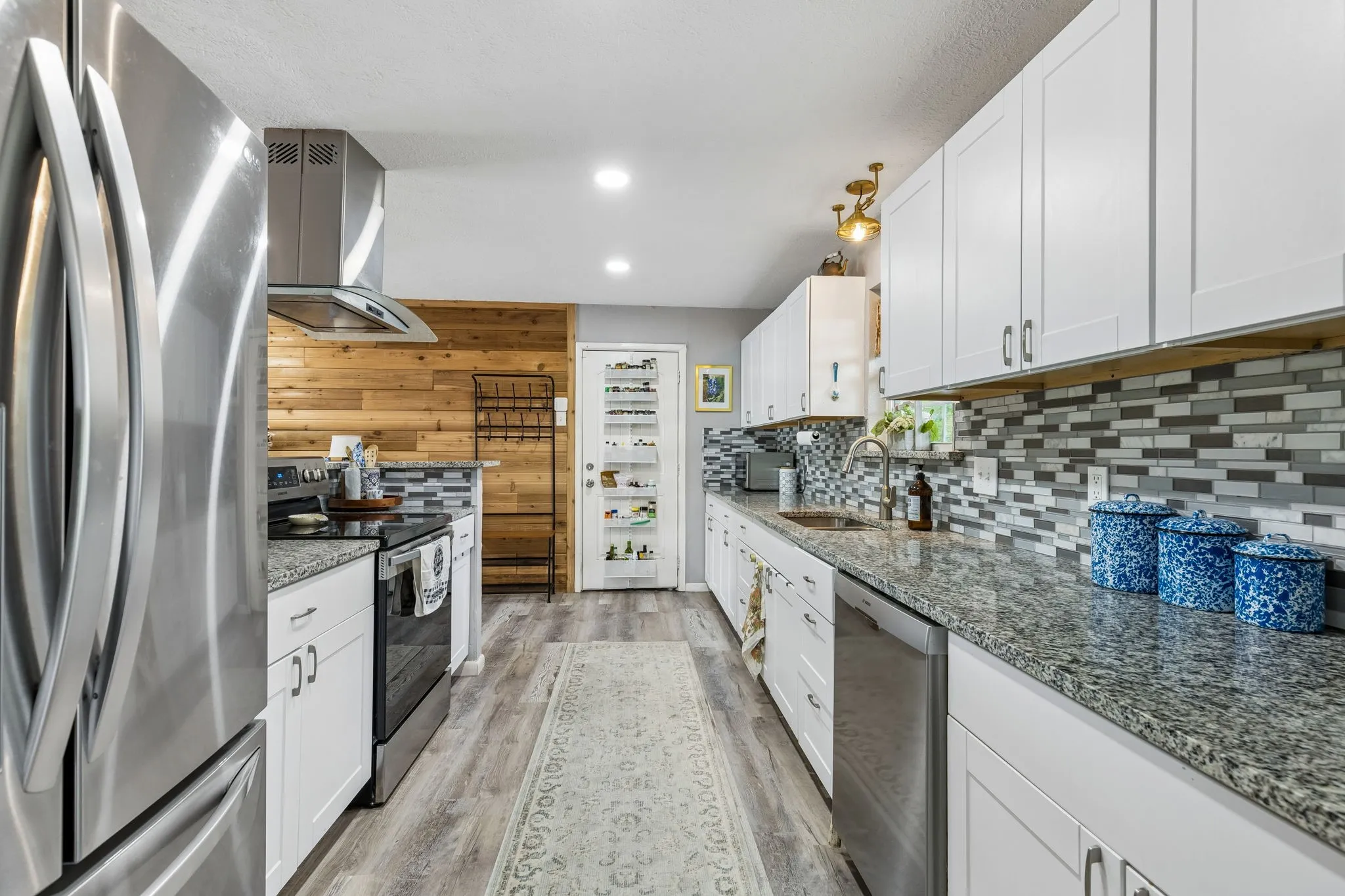 Single Family Residence For Sale in Dallas County , 2306 W Five Mile Parkway, Dallas, Texas 75224, 3 Bedroom, 3 Bathroom, 2 Garage spaces, 1,582 Sqft, built in 1959, Preowned, mls#21246661, Real Estate Agent in Dallas, Homes For Sale in Dallas county, Homes For Sale in Dallas, Realtor in Dallas Texas, Real Estate Brokerage Independent Realty Texas, Luminita Cordes Realtor