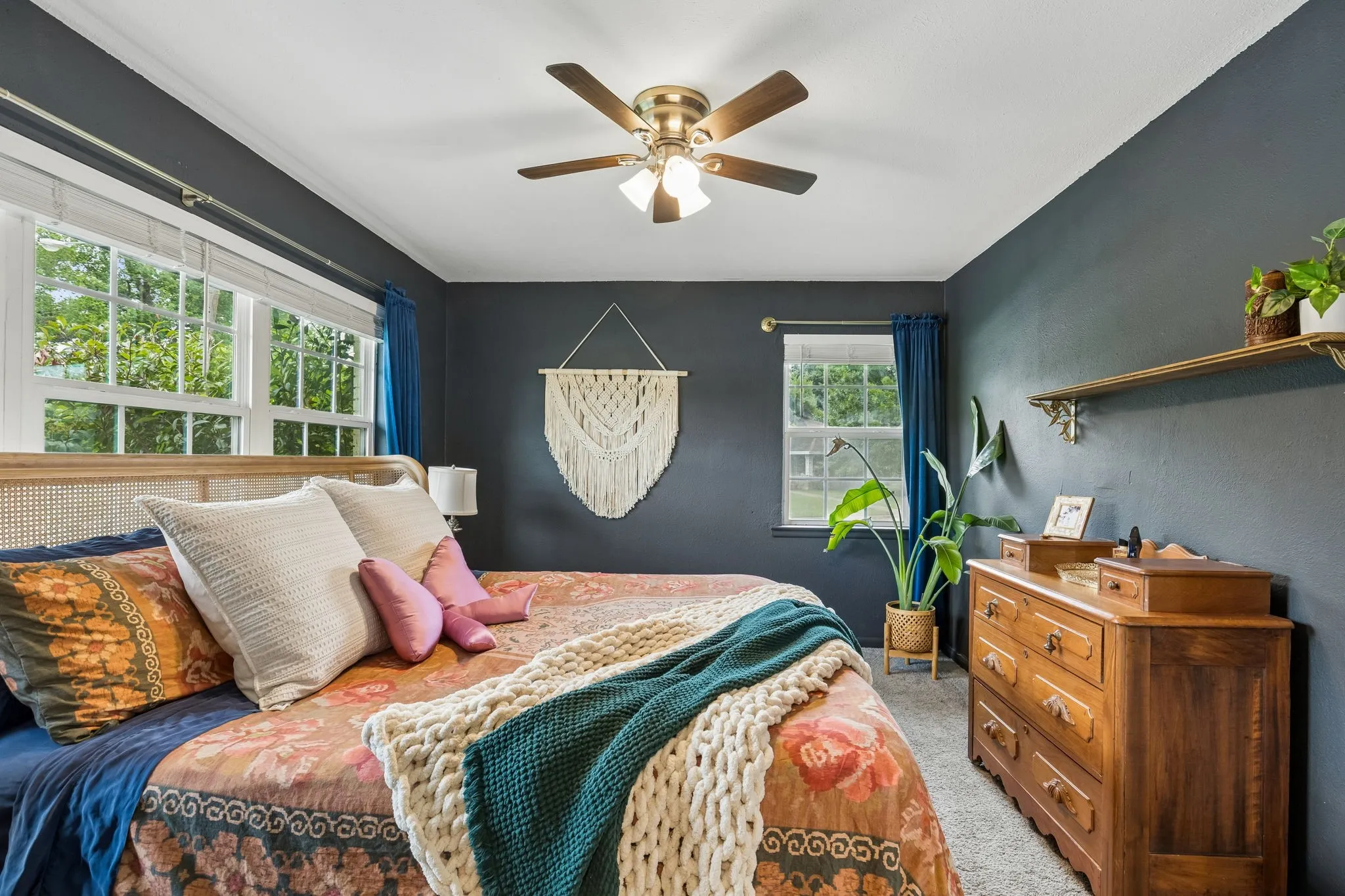 Single Family Residence For Sale in Dallas County , 2306 W Five Mile Parkway, Dallas, Texas 75224, 3 Bedroom, 3 Bathroom, 2 Garage spaces, 1,582 Sqft, built in 1959, Preowned, mls#21246661, Real Estate Agent in Dallas, Homes For Sale in Dallas county, Homes For Sale in Dallas, Realtor in Dallas Texas, Real Estate Brokerage Independent Realty Texas, Luminita Cordes Realtor