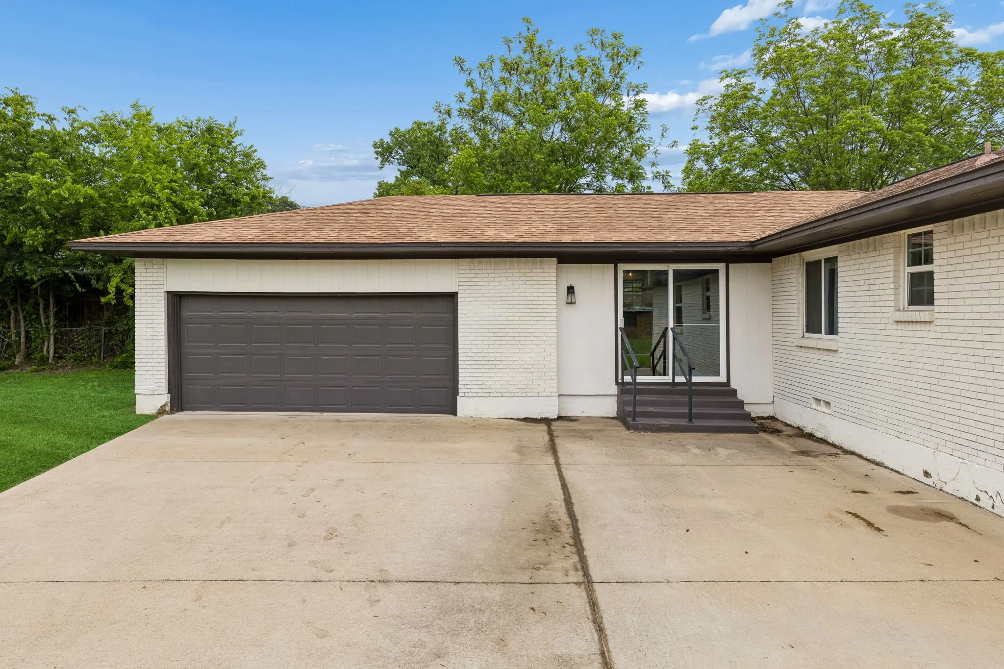 Single Family Residence For Sale in Dallas County , 2306 W Five Mile Parkway, Dallas, Texas 75224, 3 Bedroom, 3 Bathroom, 2 Garage spaces, 1,582 Sqft, built in 1959, Preowned, mls#21246661, Real Estate Agent in Dallas, Homes For Sale in Dallas county, Homes For Sale in Dallas, Realtor in Dallas Texas, Real Estate Brokerage Independent Realty Texas, Luminita Cordes Realtor