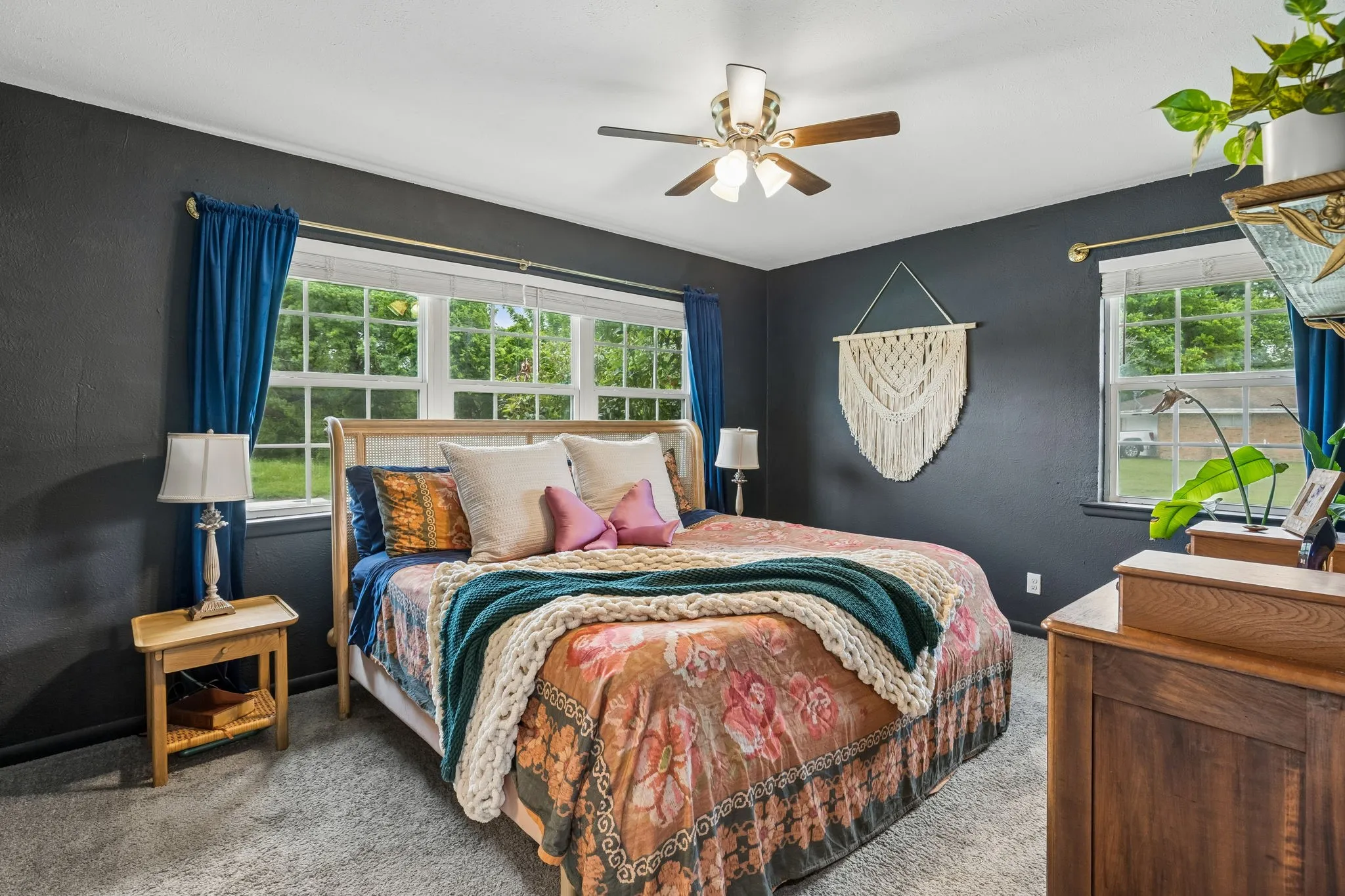 Single Family Residence For Sale in Dallas County , 2306 W Five Mile Parkway, Dallas, Texas 75224, 3 Bedroom, 3 Bathroom, 2 Garage spaces, 1,582 Sqft, built in 1959, Preowned, mls#21246661, Real Estate Agent in Dallas, Homes For Sale in Dallas county, Homes For Sale in Dallas, Realtor in Dallas Texas, Real Estate Brokerage Independent Realty Texas, Luminita Cordes Realtor