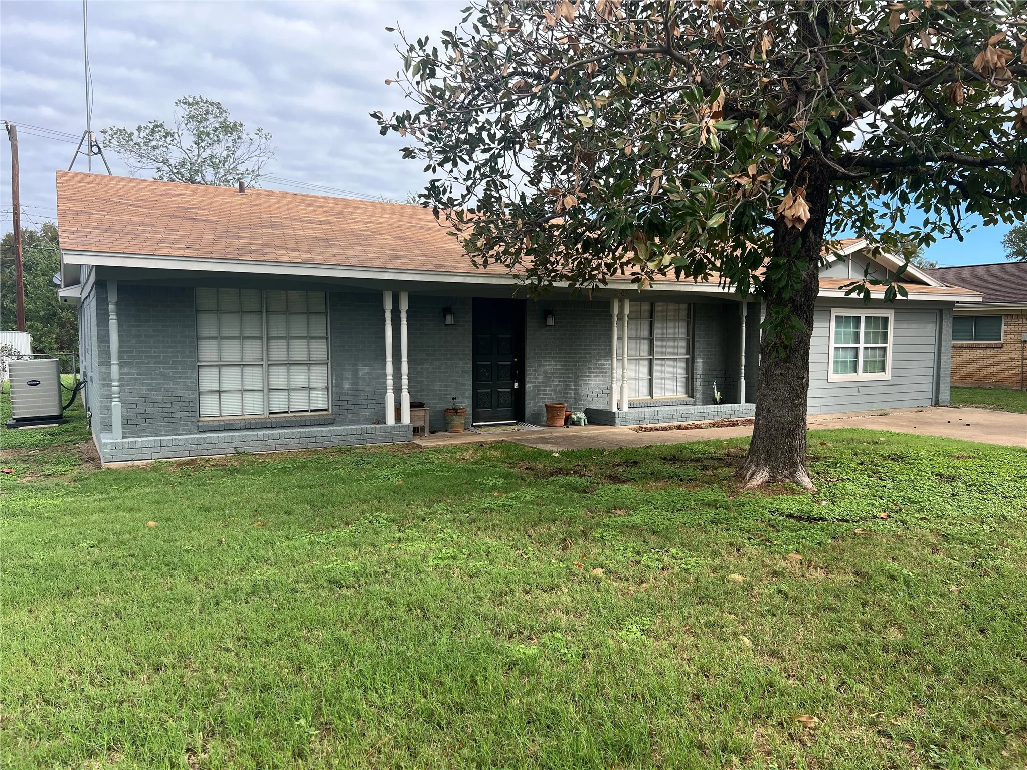 Single Family Residence For Sale in Palo Pinto County , 2809 N Murco Drive, Mineral Wells, Texas 76067, 5 Bedroom, 2 Bathroom, Garage spaces, 2,036 Sqft, built in 1966, mls#21245383, Real Estate Agent in Mineral Wells, Homes For Sale in Palo Pinto county, Homes For Sale in Mineral Wells, Realtor in Mineral Wells Texas, Real Estate Brokerage Independent Realty Texas, Luminita Cordes Realtor