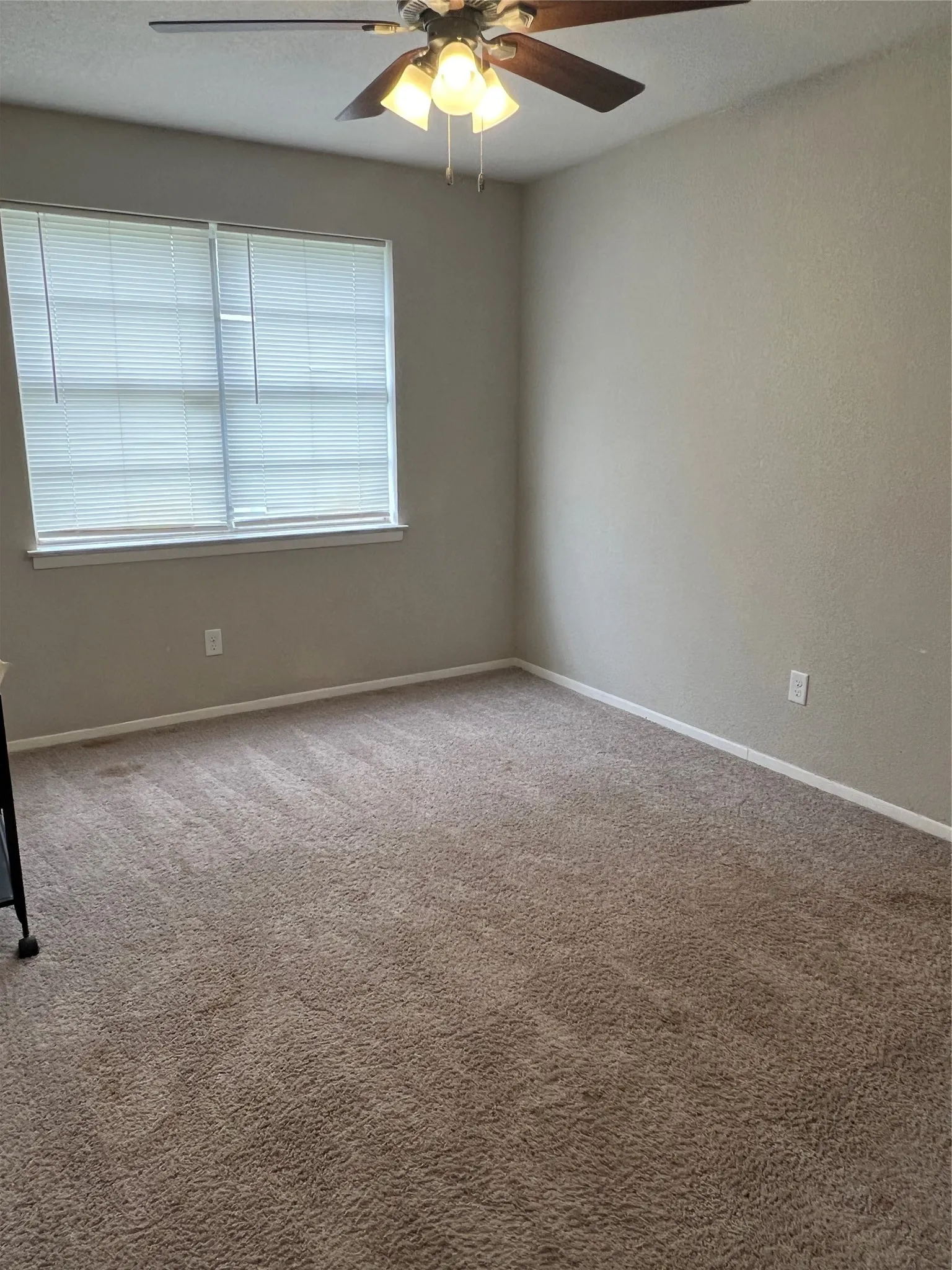 Single Family Residence For Sale in Palo Pinto County , 2809 N Murco Drive, Mineral Wells, Texas 76067, 5 Bedroom, 2 Bathroom, Garage spaces, 2,036 Sqft, built in 1966, mls#21245383, Real Estate Agent in Mineral Wells, Homes For Sale in Palo Pinto county, Homes For Sale in Mineral Wells, Realtor in Mineral Wells Texas, Real Estate Brokerage Independent Realty Texas, Luminita Cordes Realtor