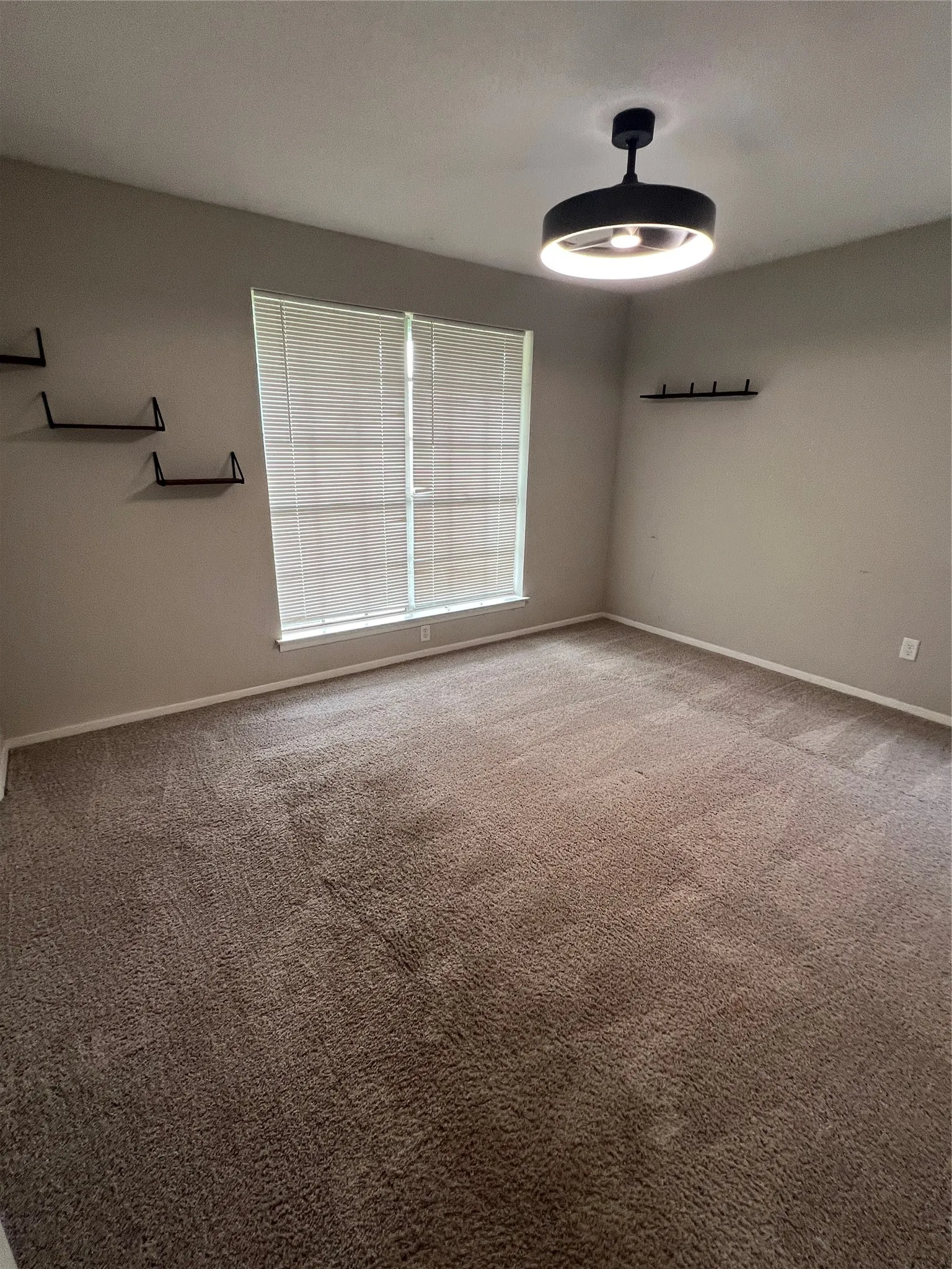 Single Family Residence For Sale in Palo Pinto County , 2809 N Murco Drive, Mineral Wells, Texas 76067, 5 Bedroom, 2 Bathroom, Garage spaces, 2,036 Sqft, built in 1966, mls#21245383, Real Estate Agent in Mineral Wells, Homes For Sale in Palo Pinto county, Homes For Sale in Mineral Wells, Realtor in Mineral Wells Texas, Real Estate Brokerage Independent Realty Texas, Luminita Cordes Realtor