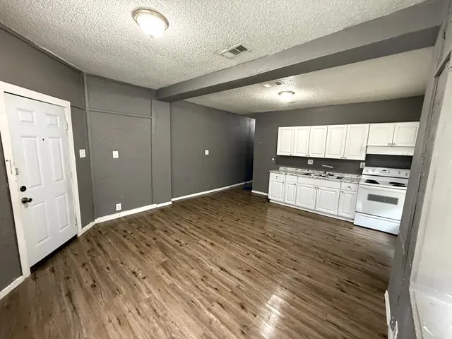 Duplex For Sale in Tarrant County , 2115 Hurley Avenue, Fort Worth, Texas 76110, 4 Bedroom, 4 Bathroom, Garage spaces, 0 Sqft, built in 1930, Unknown, mls#21246679, Real Estate Agent in Fort Worth, Homes For Sale in Tarrant county, Homes For Sale in Fort Worth, Realtor in Fort Worth Texas, Real Estate Brokerage Independent Realty Texas, Luminita Cordes Realtor