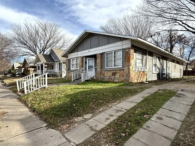 Duplex For Sale in Tarrant County , 2115 Hurley Avenue, Fort Worth, Texas 76110, 4 Bedroom, 4 Bathroom, Garage spaces, 0 Sqft, built in 1930, Unknown, mls#21246679, Real Estate Agent in Fort Worth, Homes For Sale in Tarrant county, Homes For Sale in Fort Worth, Realtor in Fort Worth Texas, Real Estate Brokerage Independent Realty Texas, Luminita Cordes Realtor