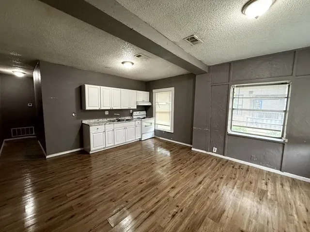 Duplex For Sale in Tarrant County , 2115 Hurley Avenue, Fort Worth, Texas 76110, 4 Bedroom, 4 Bathroom, Garage spaces, 0 Sqft, built in 1930, Unknown, mls#21246679, Real Estate Agent in Fort Worth, Homes For Sale in Tarrant county, Homes For Sale in Fort Worth, Realtor in Fort Worth Texas, Real Estate Brokerage Independent Realty Texas, Luminita Cordes Realtor