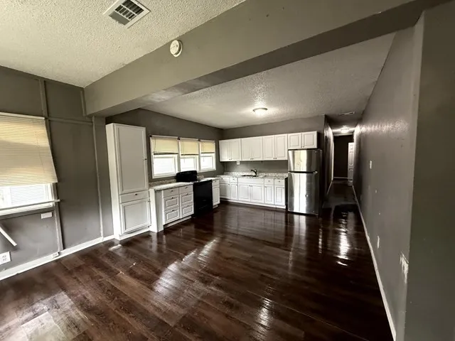 Duplex For Sale in Tarrant County , 2115 Hurley Avenue, Fort Worth, Texas 76110, 4 Bedroom, 4 Bathroom, Garage spaces, 0 Sqft, built in 1930, Unknown, mls#21246679, Real Estate Agent in Fort Worth, Homes For Sale in Tarrant county, Homes For Sale in Fort Worth, Realtor in Fort Worth Texas, Real Estate Brokerage Independent Realty Texas, Luminita Cordes Realtor