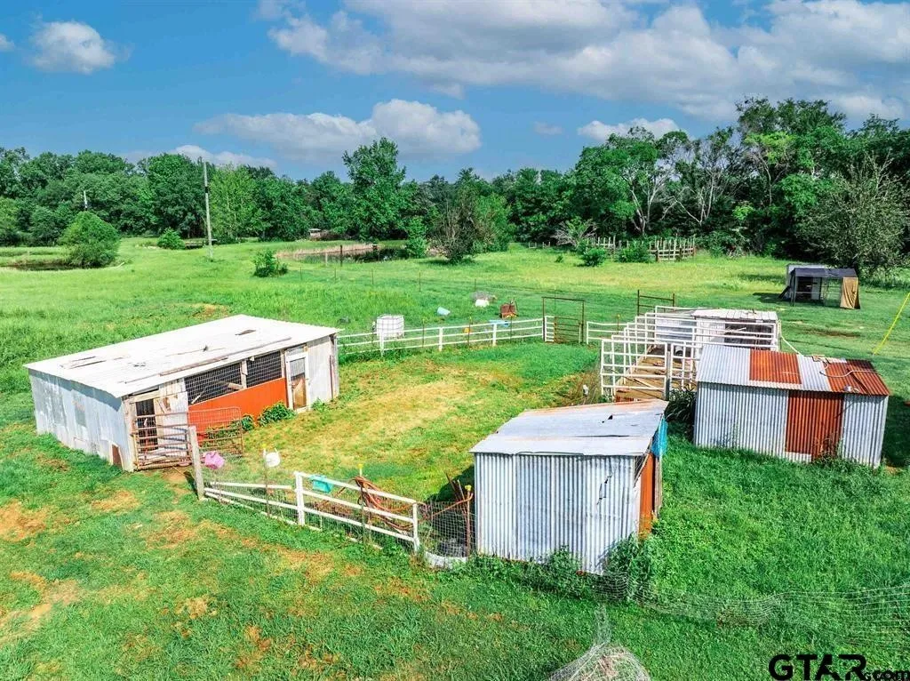 Single Family Residence For Sale in Hopkins County , 16376 Texas Highway 11 E, Winnsboro, Texas 75494, 4 Bedrooms, 4 Bathrooms, Garage spaces, 3,086 Sqft, built in 1962, Preowned, Price $599,000, mls#21246697, Real Estate Agent in Winnsboro, Homes For Sale in Hopkins county, Homes For Sale in Winnsboro, Realtor in Winnsboro Texas, Real Estate Brokerage Independent Realty Texas, Luminita Cordes Realtor