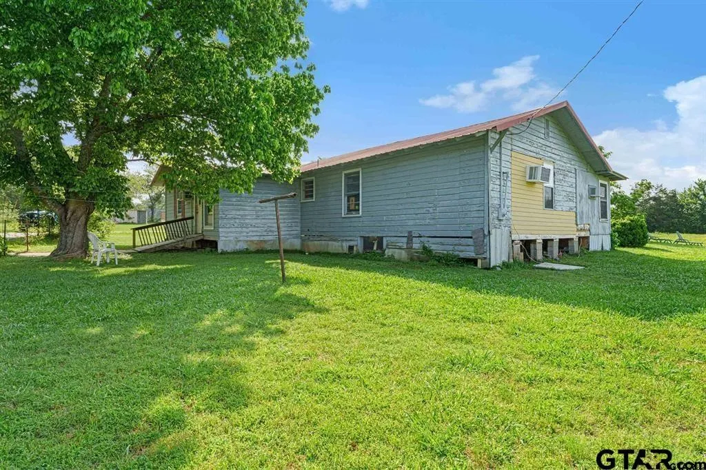Single Family Residence For Sale in Hopkins County , 16376 Texas Highway 11 E, Winnsboro, Texas 75494, 4 Bedrooms, 4 Bathrooms, Garage spaces, 3,086 Sqft, built in 1962, Preowned, Price $599,000, mls#21246697, Real Estate Agent in Winnsboro, Homes For Sale in Hopkins county, Homes For Sale in Winnsboro, Realtor in Winnsboro Texas, Real Estate Brokerage Independent Realty Texas, Luminita Cordes Realtor