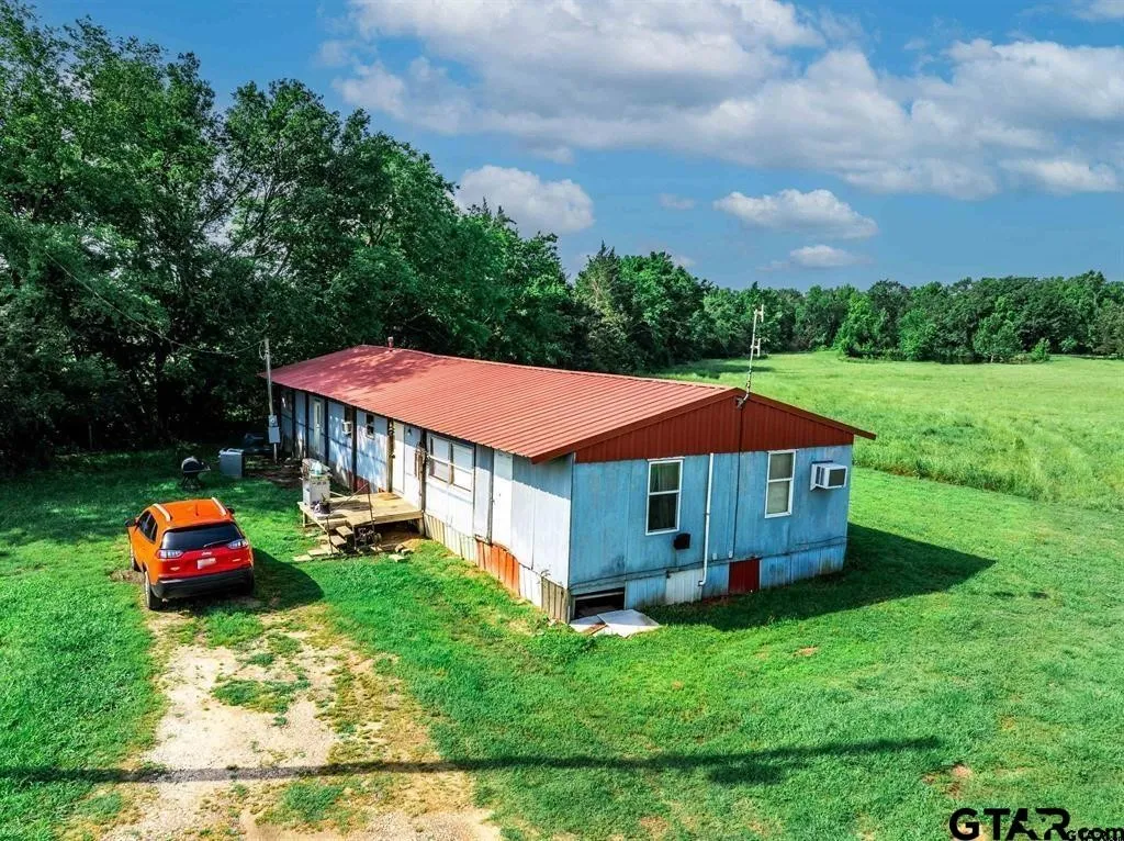 Single Family Residence For Sale in Hopkins County , 16376 Texas Highway 11 E, Winnsboro, Texas 75494, 4 Bedrooms, 4 Bathrooms, Garage spaces, 3,086 Sqft, built in 1962, Preowned, Price $599,000, mls#21246697, Real Estate Agent in Winnsboro, Homes For Sale in Hopkins county, Homes For Sale in Winnsboro, Realtor in Winnsboro Texas, Real Estate Brokerage Independent Realty Texas, Luminita Cordes Realtor
