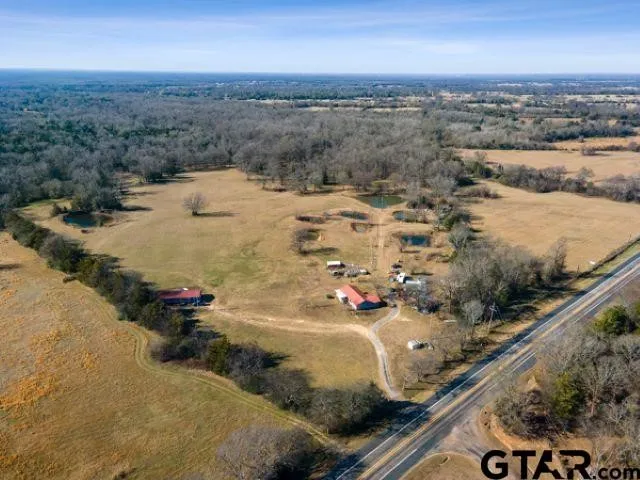Single Family Residence For Sale in Hopkins County , 16376 Texas Highway 11 E, Winnsboro, Texas 75494, 4 Bedrooms, 4 Bathrooms, Garage spaces, 3,086 Sqft, built in 1962, Preowned, Price $599,000, mls#21246697, Real Estate Agent in Winnsboro, Homes For Sale in Hopkins county, Homes For Sale in Winnsboro, Realtor in Winnsboro Texas, Real Estate Brokerage Independent Realty Texas, Luminita Cordes Realtor