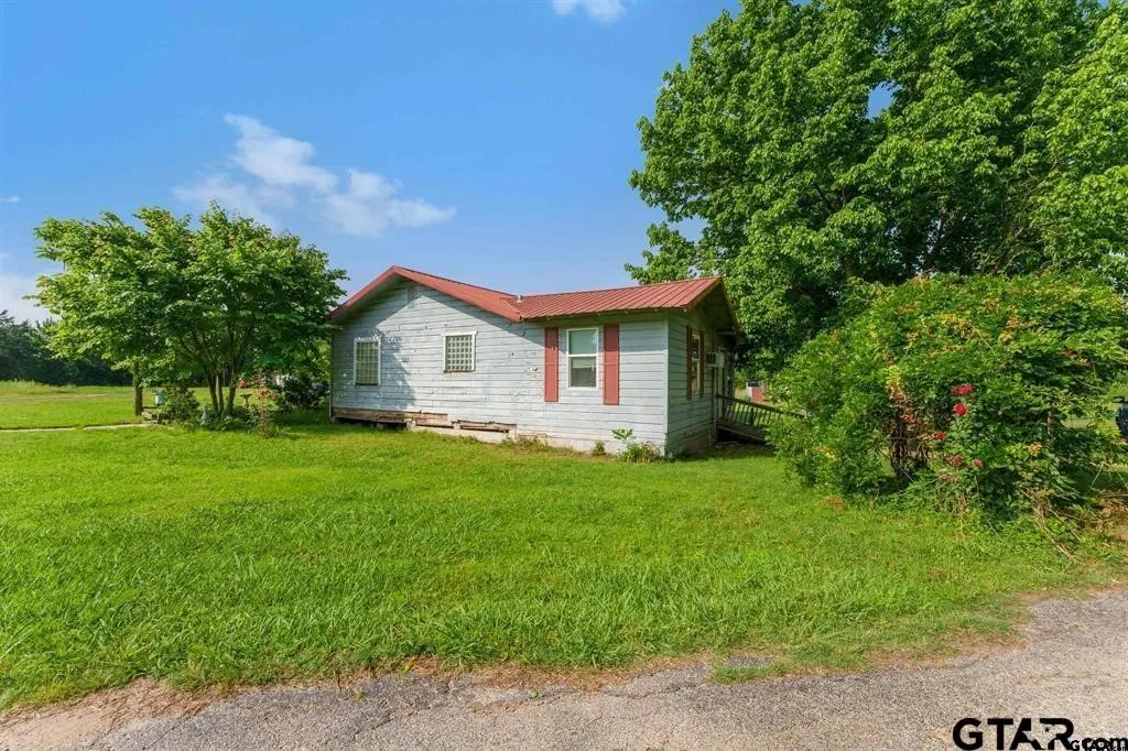 Single Family Residence For Sale in Hopkins County , 16376 Texas Highway 11 E, Winnsboro, Texas 75494, 4 Bedrooms, 4 Bathrooms, Garage spaces, 3,086 Sqft, built in 1962, Preowned, Price $599,000, mls#21246697, Real Estate Agent in Winnsboro, Homes For Sale in Hopkins county, Homes For Sale in Winnsboro, Realtor in Winnsboro Texas, Real Estate Brokerage Independent Realty Texas, Luminita Cordes Realtor