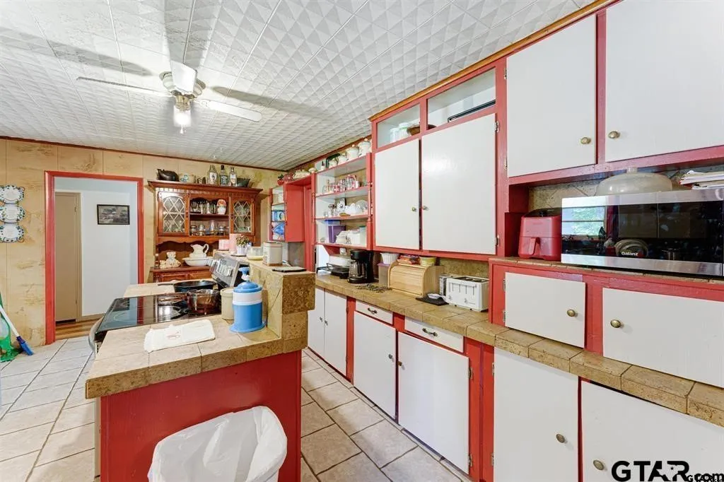 Single Family Residence For Sale in Hopkins County , 16376 Texas Highway 11 E, Winnsboro, Texas 75494, 4 Bedrooms, 4 Bathrooms, Garage spaces, 3,086 Sqft, built in 1962, Preowned, Price $599,000, mls#21246697, Real Estate Agent in Winnsboro, Homes For Sale in Hopkins county, Homes For Sale in Winnsboro, Realtor in Winnsboro Texas, Real Estate Brokerage Independent Realty Texas, Luminita Cordes Realtor