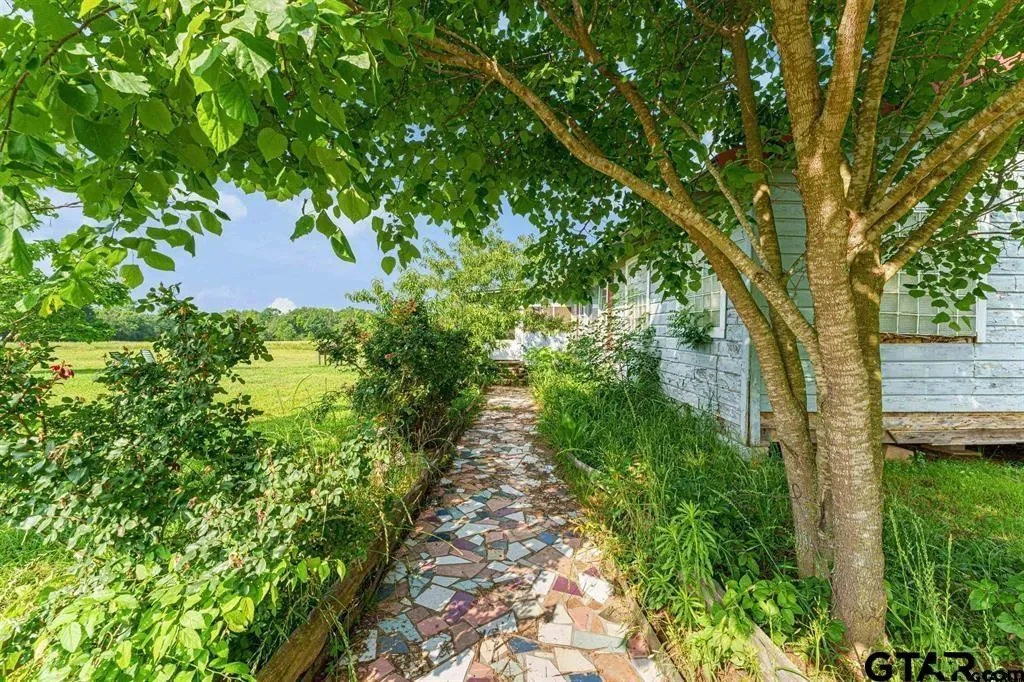 Single Family Residence For Sale in Hopkins County , 16376 Texas Highway 11 E, Winnsboro, Texas 75494, 4 Bedrooms, 4 Bathrooms, Garage spaces, 3,086 Sqft, built in 1962, Preowned, Price $599,000, mls#21246697, Real Estate Agent in Winnsboro, Homes For Sale in Hopkins county, Homes For Sale in Winnsboro, Realtor in Winnsboro Texas, Real Estate Brokerage Independent Realty Texas, Luminita Cordes Realtor