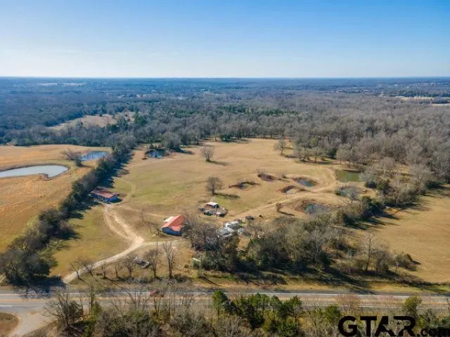 Single Family Residence For Sale in Hopkins County , 16376 Texas Highway 11 E, Winnsboro, Texas 75494, 4 Bedrooms, 4 Bathrooms, Garage spaces, 3,086 Sqft, built in 1962, Preowned, Price $599,000, mls#21246697, Real Estate Agent in Winnsboro, Homes For Sale in Hopkins county, Homes For Sale in Winnsboro, Realtor in Winnsboro Texas, Real Estate Brokerage Independent Realty Texas, Luminita Cordes Realtor