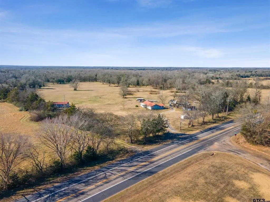 Single Family Residence For Sale in Hopkins County , 16376 Texas Highway 11 E, Winnsboro, Texas 75494, 4 Bedrooms, 4 Bathrooms, Garage spaces, 3,086 Sqft, built in 1962, Preowned, Price $599,000, mls#21246697, Real Estate Agent in Winnsboro, Homes For Sale in Hopkins county, Homes For Sale in Winnsboro, Realtor in Winnsboro Texas, Real Estate Brokerage Independent Realty Texas, Luminita Cordes Realtor