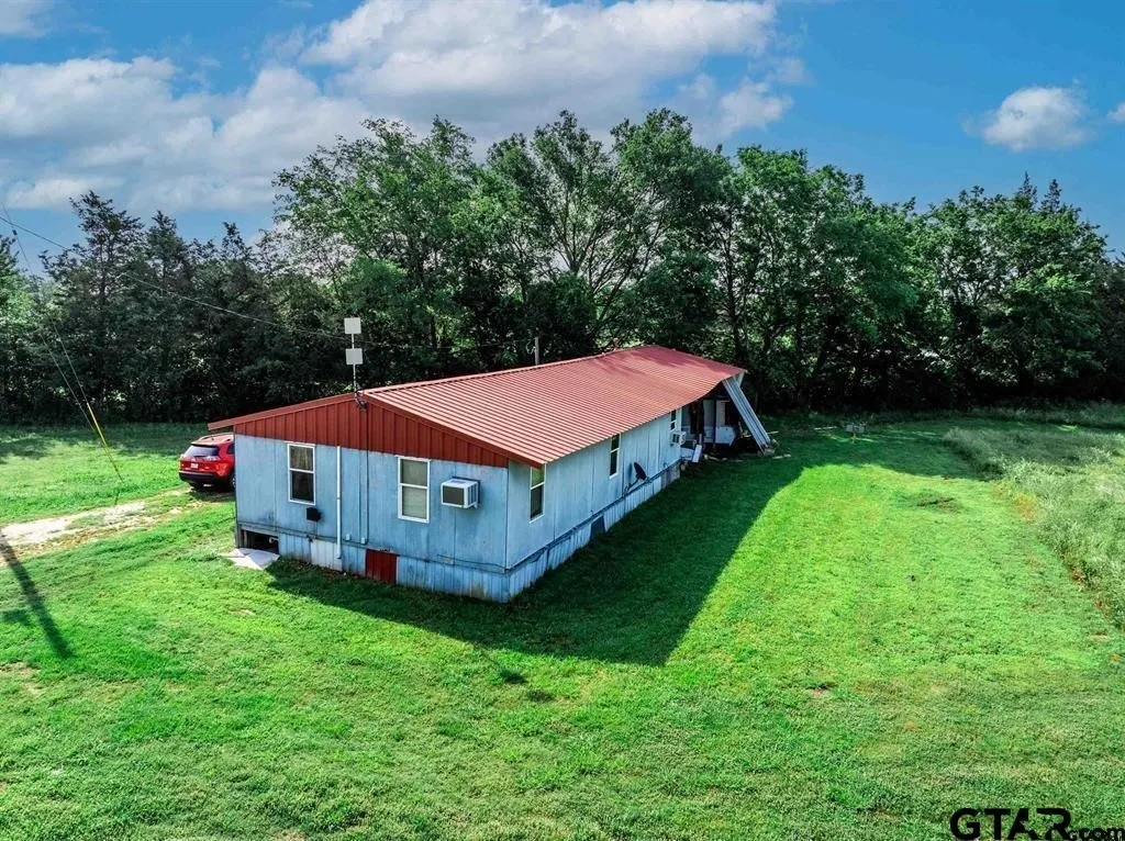 Single Family Residence For Sale in Hopkins County , 16376 Texas Highway 11 E, Winnsboro, Texas 75494, 4 Bedrooms, 4 Bathrooms, Garage spaces, 3,086 Sqft, built in 1962, Preowned, Price $599,000, mls#21246697, Real Estate Agent in Winnsboro, Homes For Sale in Hopkins county, Homes For Sale in Winnsboro, Realtor in Winnsboro Texas, Real Estate Brokerage Independent Realty Texas, Luminita Cordes Realtor