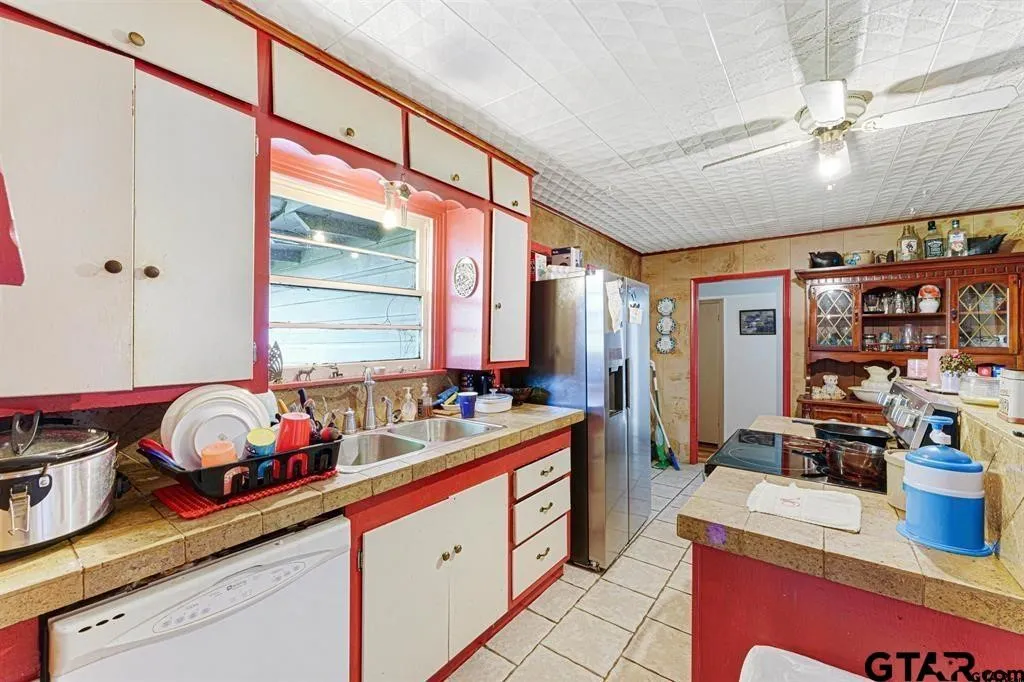 Single Family Residence For Sale in Hopkins County , 16376 Texas Highway 11 E, Winnsboro, Texas 75494, 4 Bedrooms, 4 Bathrooms, Garage spaces, 3,086 Sqft, built in 1962, Preowned, Price $599,000, mls#21246697, Real Estate Agent in Winnsboro, Homes For Sale in Hopkins county, Homes For Sale in Winnsboro, Realtor in Winnsboro Texas, Real Estate Brokerage Independent Realty Texas, Luminita Cordes Realtor