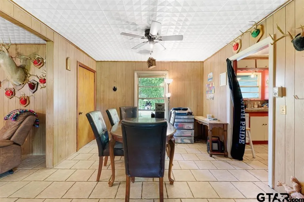 Single Family Residence For Sale in Hopkins County , 16376 Texas Highway 11 E, Winnsboro, Texas 75494, 4 Bedrooms, 4 Bathrooms, Garage spaces, 3,086 Sqft, built in 1962, Preowned, Price $599,000, mls#21246697, Real Estate Agent in Winnsboro, Homes For Sale in Hopkins county, Homes For Sale in Winnsboro, Realtor in Winnsboro Texas, Real Estate Brokerage Independent Realty Texas, Luminita Cordes Realtor