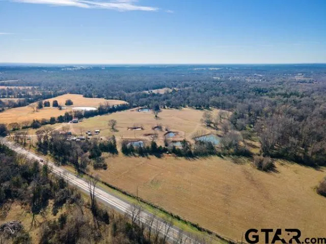 Single Family Residence For Sale in Hopkins County , 16376 Texas Highway 11 E, Winnsboro, Texas 75494, 4 Bedrooms, 4 Bathrooms, Garage spaces, 3,086 Sqft, built in 1962, Preowned, Price $599,000, mls#21246697, Real Estate Agent in Winnsboro, Homes For Sale in Hopkins county, Homes For Sale in Winnsboro, Realtor in Winnsboro Texas, Real Estate Brokerage Independent Realty Texas, Luminita Cordes Realtor