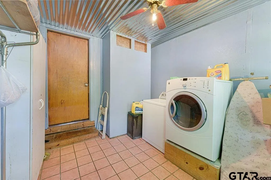 Single Family Residence For Sale in Hopkins County , 16376 Texas Highway 11 E, Winnsboro, Texas 75494, 4 Bedrooms, 4 Bathrooms, Garage spaces, 3,086 Sqft, built in 1962, Preowned, Price $599,000, mls#21246697, Real Estate Agent in Winnsboro, Homes For Sale in Hopkins county, Homes For Sale in Winnsboro, Realtor in Winnsboro Texas, Real Estate Brokerage Independent Realty Texas, Luminita Cordes Realtor