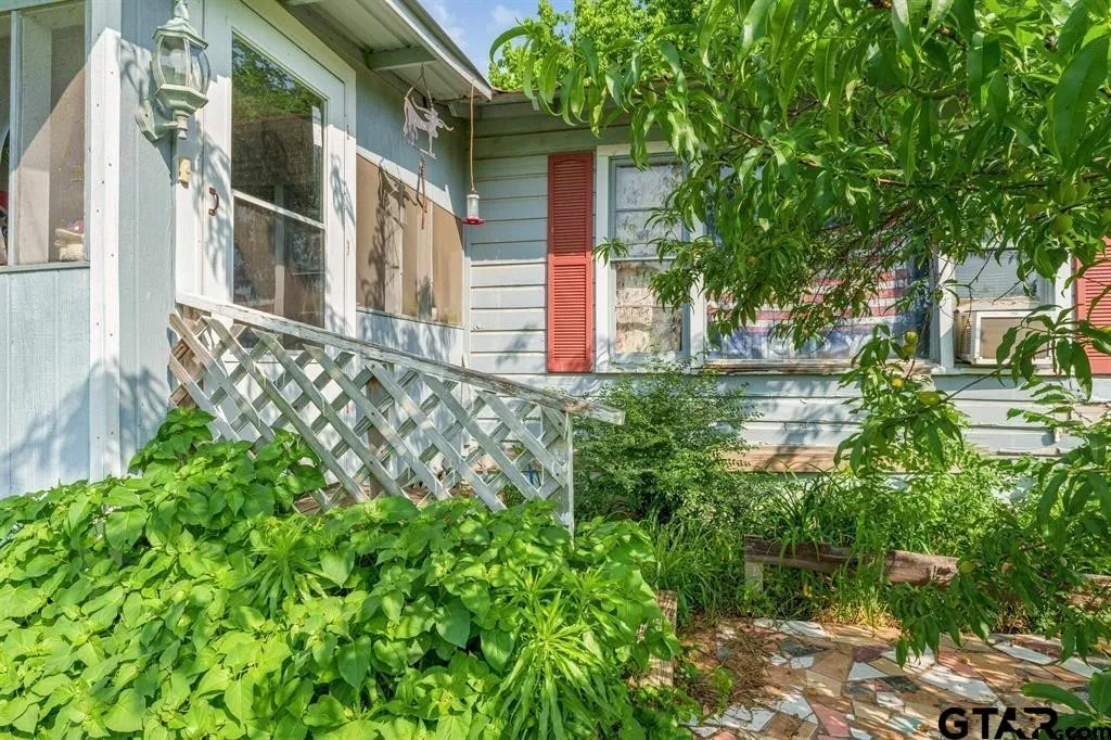 Single Family Residence For Sale in Hopkins County , 16376 Texas Highway 11 E, Winnsboro, Texas 75494, 4 Bedrooms, 4 Bathrooms, Garage spaces, 3,086 Sqft, built in 1962, Preowned, Price $599,000, mls#21246697, Real Estate Agent in Winnsboro, Homes For Sale in Hopkins county, Homes For Sale in Winnsboro, Realtor in Winnsboro Texas, Real Estate Brokerage Independent Realty Texas, Luminita Cordes Realtor
