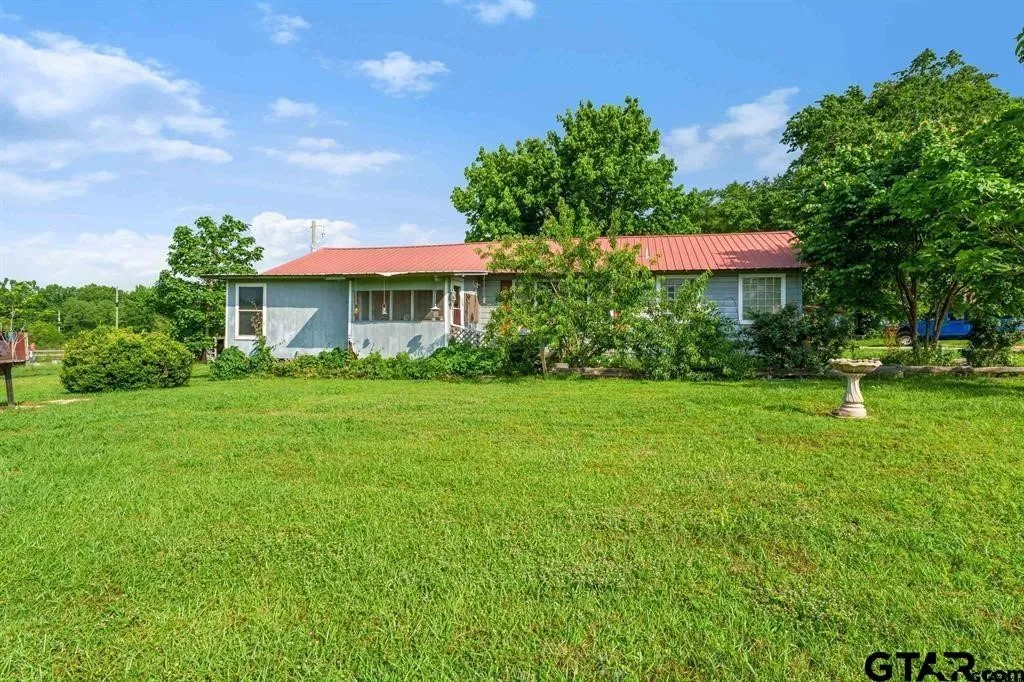 Single Family Residence For Sale in Hopkins County , 16376 Texas Highway 11 E, Winnsboro, Texas 75494, 4 Bedrooms, 4 Bathrooms, Garage spaces, 3,086 Sqft, built in 1962, Preowned, Price $599,000, mls#21246697, Real Estate Agent in Winnsboro, Homes For Sale in Hopkins county, Homes For Sale in Winnsboro, Realtor in Winnsboro Texas, Real Estate Brokerage Independent Realty Texas, Luminita Cordes Realtor