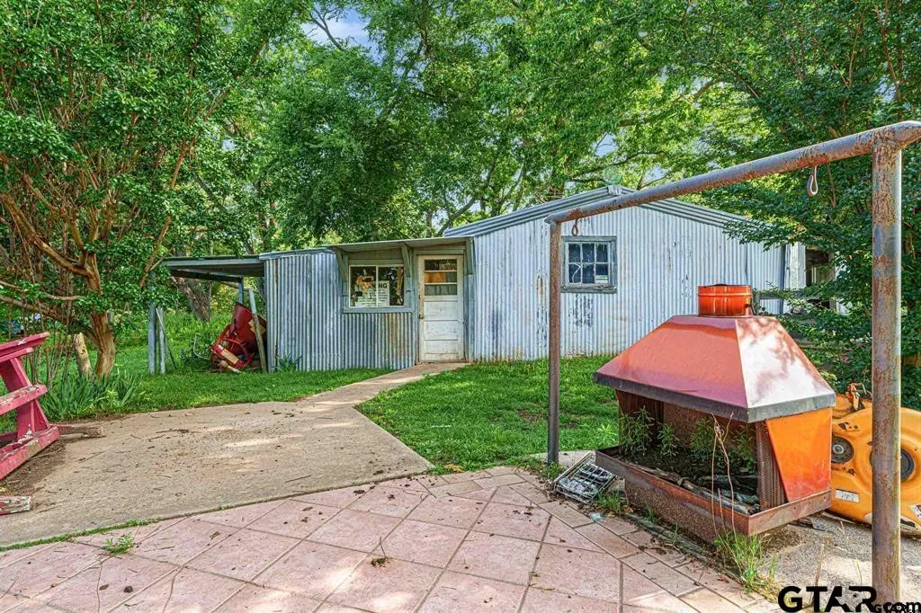 Single Family Residence For Sale in Hopkins County , 16376 Texas Highway 11 E, Winnsboro, Texas 75494, 4 Bedrooms, 4 Bathrooms, Garage spaces, 3,086 Sqft, built in 1962, Preowned, Price $599,000, mls#21246697, Real Estate Agent in Winnsboro, Homes For Sale in Hopkins county, Homes For Sale in Winnsboro, Realtor in Winnsboro Texas, Real Estate Brokerage Independent Realty Texas, Luminita Cordes Realtor