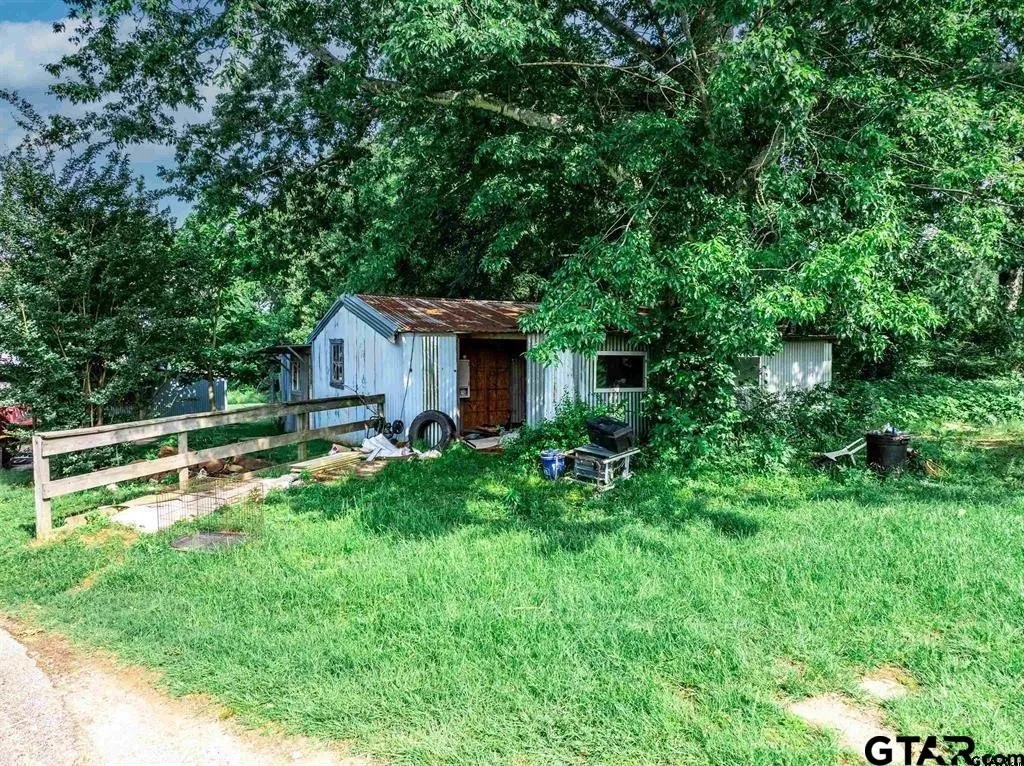 Single Family Residence For Sale in Hopkins County , 16376 Texas Highway 11 E, Winnsboro, Texas 75494, 4 Bedrooms, 4 Bathrooms, Garage spaces, 3,086 Sqft, built in 1962, Preowned, Price $599,000, mls#21246697, Real Estate Agent in Winnsboro, Homes For Sale in Hopkins county, Homes For Sale in Winnsboro, Realtor in Winnsboro Texas, Real Estate Brokerage Independent Realty Texas, Luminita Cordes Realtor