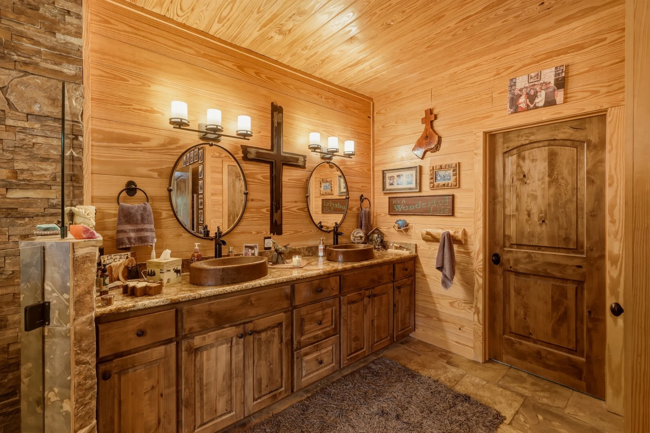 Single Family Residence For Sale in Cherokee County , 1070 FM 2137, Bullard, Texas 75757, 3 Bedroom, 3 Bathroom, Garage spaces, 3,360 Sqft, built in 2013, mls#21246708, Real Estate Agent in Bullard, Homes For Sale in Cherokee county, Homes For Sale in Bullard, Realtor in Bullard Texas, Real Estate Brokerage Independent Realty Texas, Luminita Cordes Realtor