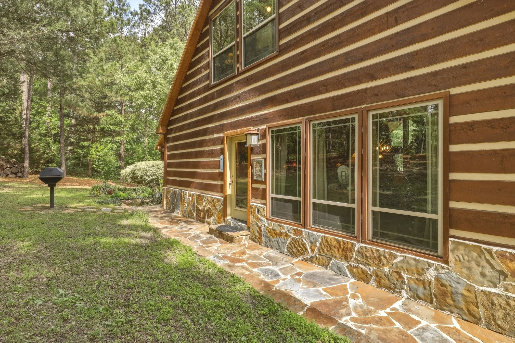 Single Family Residence For Sale in Cherokee County , 1070 FM 2137, Bullard, Texas 75757, 3 Bedroom, 3 Bathroom, Garage spaces, 3,360 Sqft, built in 2013, mls#21246708, Real Estate Agent in Bullard, Homes For Sale in Cherokee county, Homes For Sale in Bullard, Realtor in Bullard Texas, Real Estate Brokerage Independent Realty Texas, Luminita Cordes Realtor