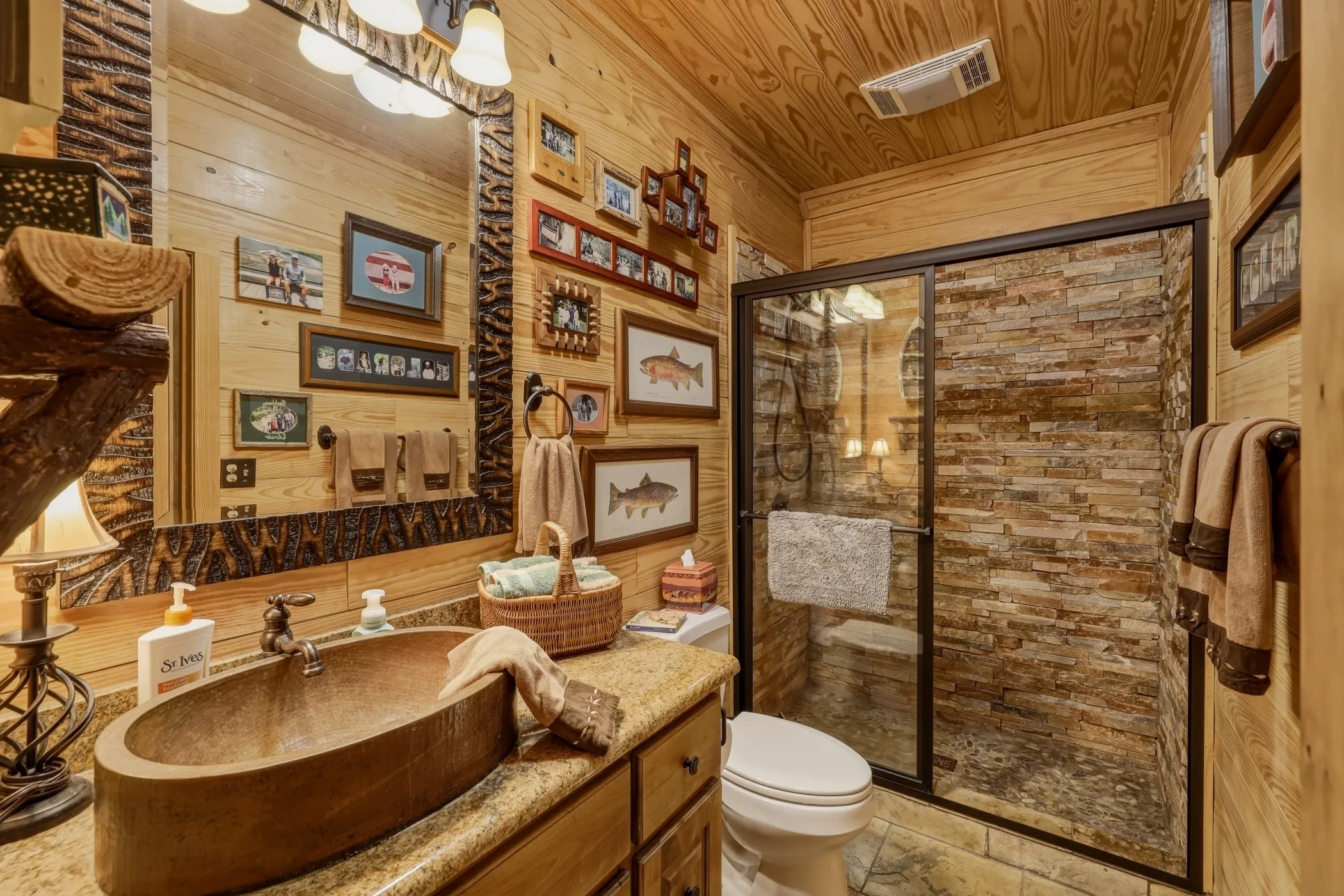 Single Family Residence For Sale in Cherokee County , 1070 FM 2137, Bullard, Texas 75757, 3 Bedroom, 3 Bathroom, Garage spaces, 3,360 Sqft, built in 2013, mls#21246708, Real Estate Agent in Bullard, Homes For Sale in Cherokee county, Homes For Sale in Bullard, Realtor in Bullard Texas, Real Estate Brokerage Independent Realty Texas, Luminita Cordes Realtor
