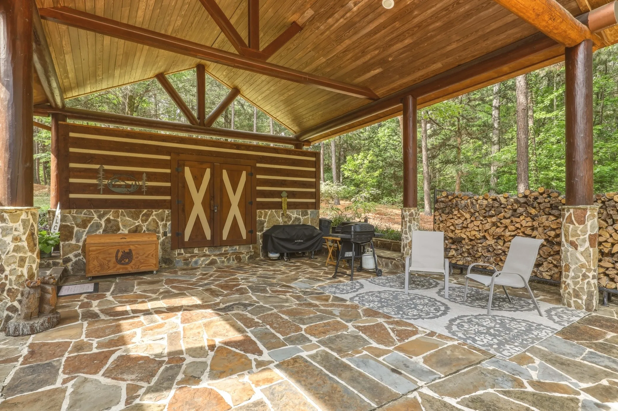 Single Family Residence For Sale in Cherokee County , 1070 FM 2137, Bullard, Texas 75757, 3 Bedroom, 3 Bathroom, Garage spaces, 3,360 Sqft, built in 2013, mls#21246708, Real Estate Agent in Bullard, Homes For Sale in Cherokee county, Homes For Sale in Bullard, Realtor in Bullard Texas, Real Estate Brokerage Independent Realty Texas, Luminita Cordes Realtor