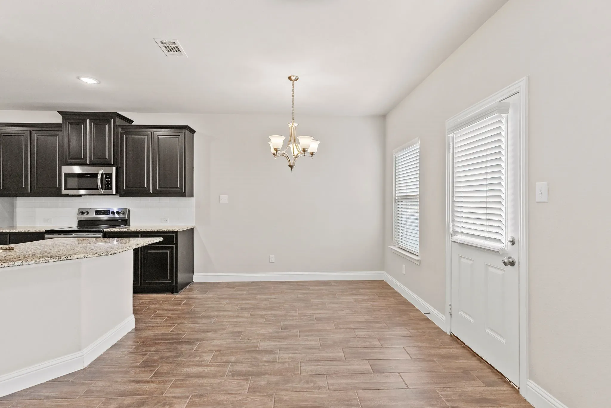 Townhouse For Sale in Hunt County , 6817 Jade Drive, Greenville, Texas 75402, 3 Bedroom, 3 Bathroom, 2 Garage spaces, 1,914 Sqft, built in 2019, mls#21243717, Real Estate Agent in Greenville, Homes For Sale in Hunt county, Homes For Sale in Greenville, Realtor in Greenville Texas, Real Estate Brokerage Independent Realty Texas, Luminita Cordes Realtor