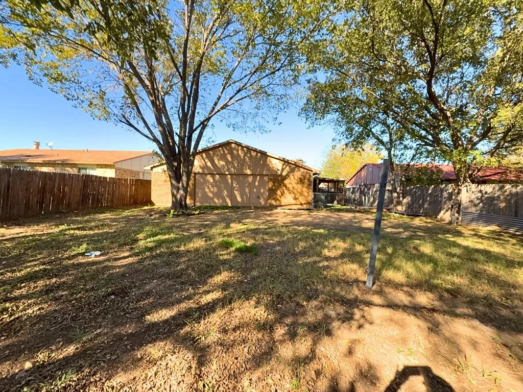 Single Family Residence For Rent in Tarrant County , 1233 Steinburg Lane, Fort Worth, Texas 76134, 3 Bedroom, 2 Bathroom, 2 Garage spaces, 1,391 Sqft, built in 1979, Preowned, mls#21246748, Real Estate Agent in Fort Worth, Homes For Rent in Tarrant county, Homes For Rent in Fort Worth, Realtor in Fort Worth Texas, Real Estate Brokerage Independent Realty Texas, Luminita Cordes Realtor