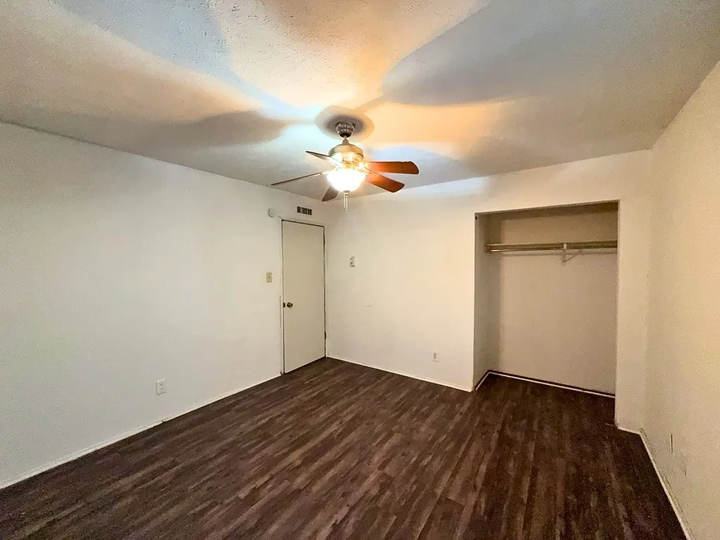 Single Family Residence For Rent in Tarrant County , 1233 Steinburg Lane, Fort Worth, Texas 76134, 3 Bedroom, 2 Bathroom, 2 Garage spaces, 1,391 Sqft, built in 1979, Preowned, mls#21246748, Real Estate Agent in Fort Worth, Homes For Rent in Tarrant county, Homes For Rent in Fort Worth, Realtor in Fort Worth Texas, Real Estate Brokerage Independent Realty Texas, Luminita Cordes Realtor