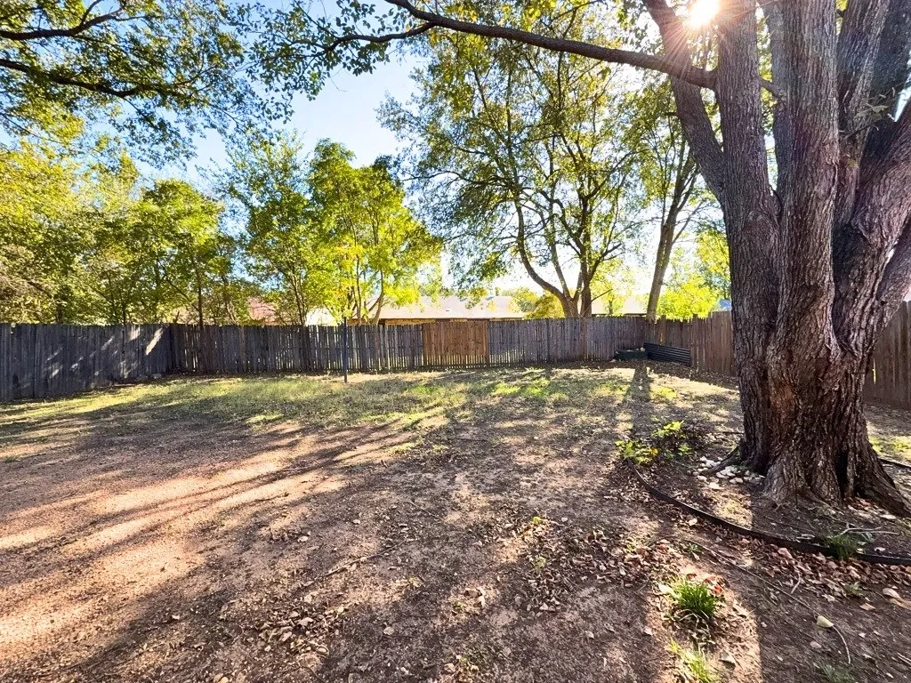 Single Family Residence For Rent in Tarrant County , 1233 Steinburg Lane, Fort Worth, Texas 76134, 3 Bedroom, 2 Bathroom, 2 Garage spaces, 1,391 Sqft, built in 1979, Preowned, mls#21246748, Real Estate Agent in Fort Worth, Homes For Rent in Tarrant county, Homes For Rent in Fort Worth, Realtor in Fort Worth Texas, Real Estate Brokerage Independent Realty Texas, Luminita Cordes Realtor