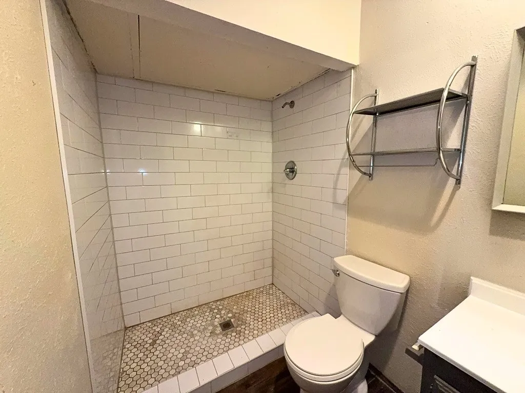 Single Family Residence For Rent in Tarrant County , 1233 Steinburg Lane, Fort Worth, Texas 76134, 3 Bedroom, 2 Bathroom, 2 Garage spaces, 1,391 Sqft, built in 1979, Preowned, mls#21246748, Real Estate Agent in Fort Worth, Homes For Rent in Tarrant county, Homes For Rent in Fort Worth, Realtor in Fort Worth Texas, Real Estate Brokerage Independent Realty Texas, Luminita Cordes Realtor