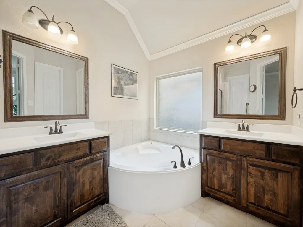 Single Family Residence For Sale in Collin County , 9948 Atlantic Lane, Frisco, Texas 75035, 3 Bedroom, 3 Bathroom, 3 Garage spaces, 2,600 Sqft, built in 2015, Preowned, mls#21245374, Real Estate Agent in Frisco, Homes For Sale in Collin county, Homes For Sale in Frisco, Realtor in Frisco Texas, Real Estate Brokerage Independent Realty Texas, Luminita Cordes Realtor