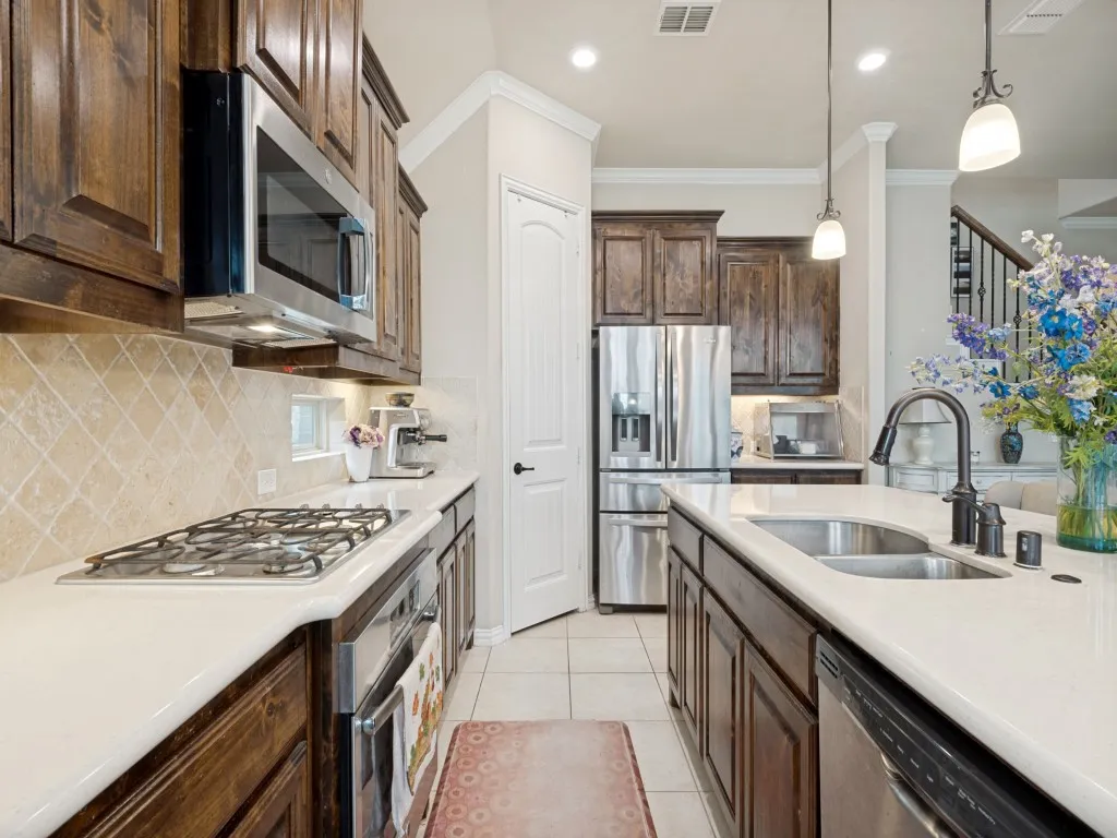 Single Family Residence For Sale in Collin County , 9948 Atlantic Lane, Frisco, Texas 75035, 3 Bedroom, 3 Bathroom, 3 Garage spaces, 2,600 Sqft, built in 2015, Preowned, mls#21245374, Real Estate Agent in Frisco, Homes For Sale in Collin county, Homes For Sale in Frisco, Realtor in Frisco Texas, Real Estate Brokerage Independent Realty Texas, Luminita Cordes Realtor