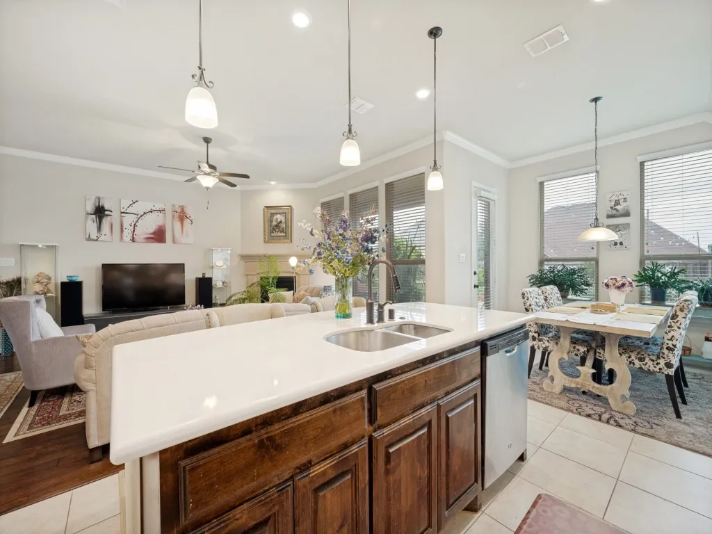 Single Family Residence For Sale in Collin County , 9948 Atlantic Lane, Frisco, Texas 75035, 3 Bedroom, 3 Bathroom, 3 Garage spaces, 2,600 Sqft, built in 2015, Preowned, mls#21245374, Real Estate Agent in Frisco, Homes For Sale in Collin county, Homes For Sale in Frisco, Realtor in Frisco Texas, Real Estate Brokerage Independent Realty Texas, Luminita Cordes Realtor