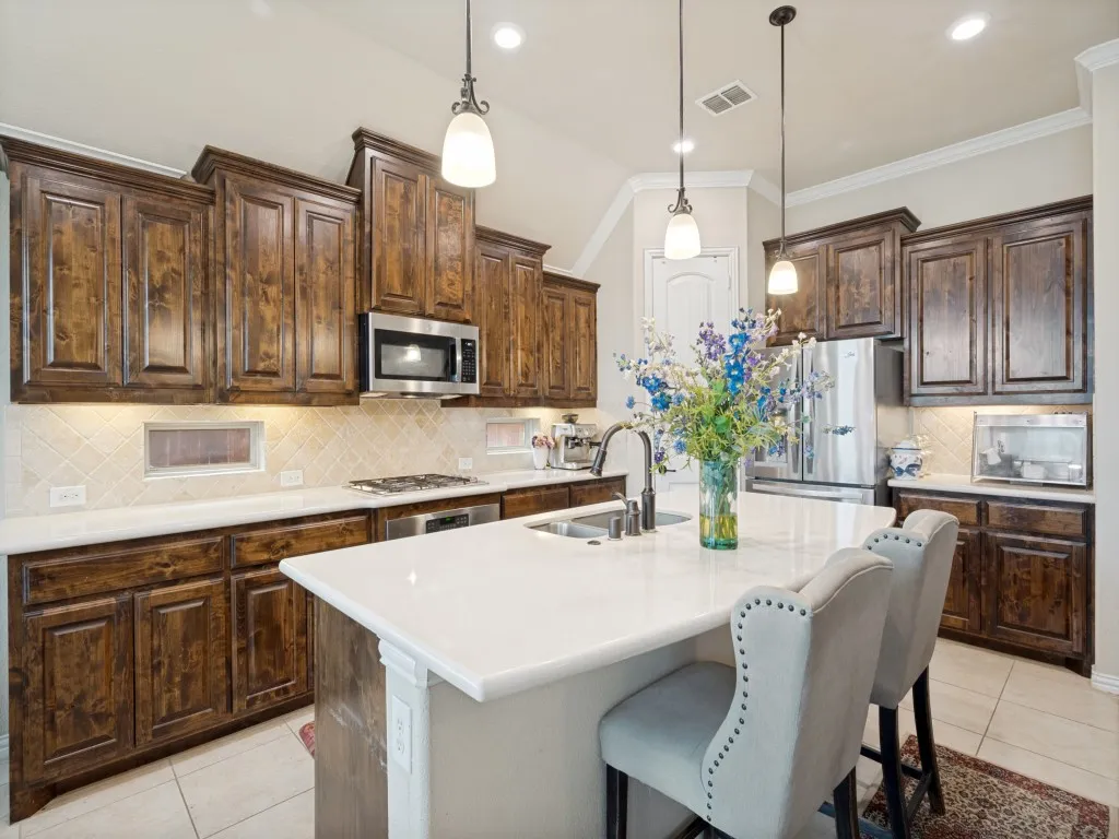 Single Family Residence For Sale in Collin County , 9948 Atlantic Lane, Frisco, Texas 75035, 3 Bedroom, 3 Bathroom, 3 Garage spaces, 2,600 Sqft, built in 2015, Preowned, mls#21245374, Real Estate Agent in Frisco, Homes For Sale in Collin county, Homes For Sale in Frisco, Realtor in Frisco Texas, Real Estate Brokerage Independent Realty Texas, Luminita Cordes Realtor