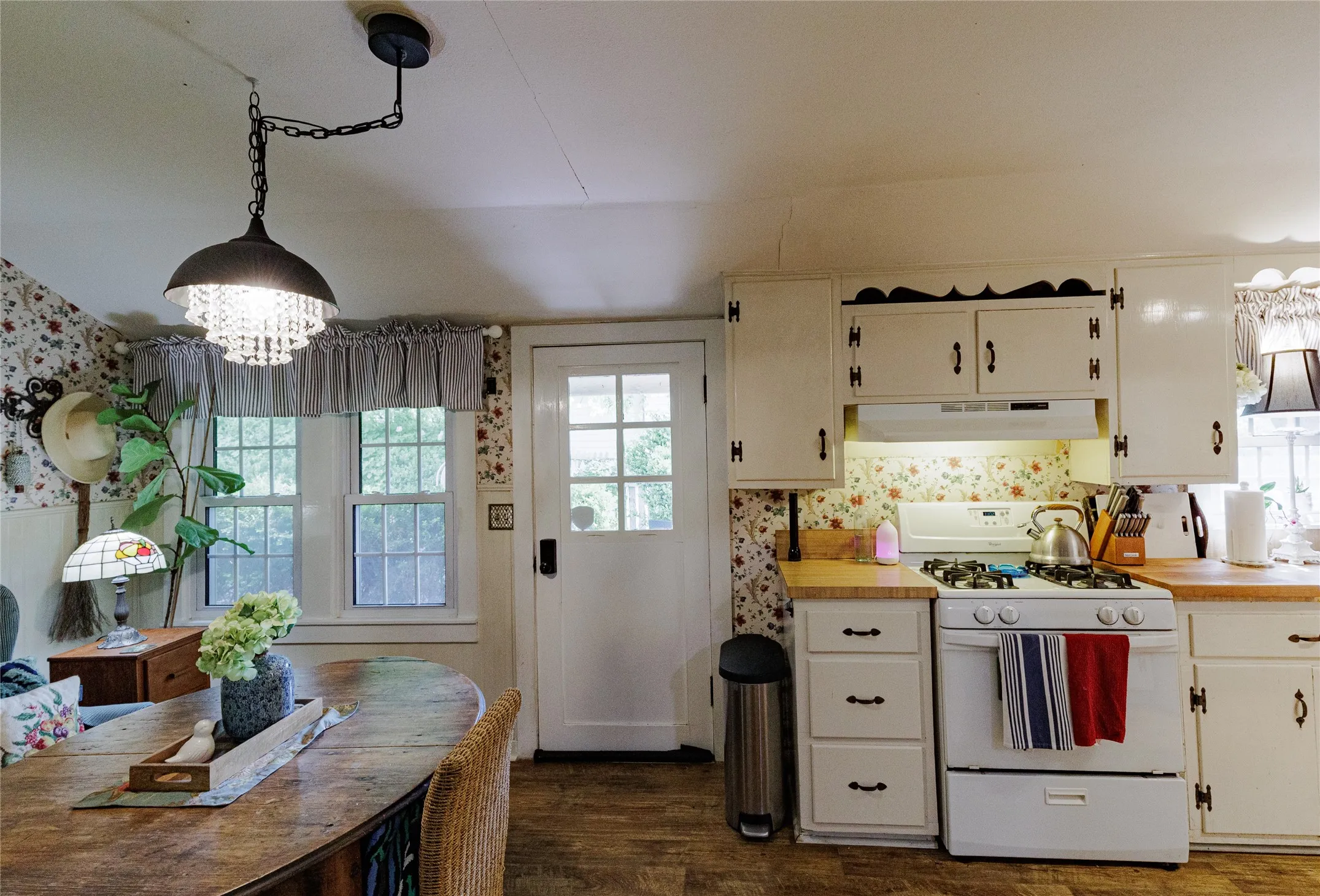 Office For Sale in Wise County , 510 W Walnut Street, Decatur, Texas 76234, 0, 0, Garage spaces, 0 Sqft, built in 1945, Preowned, Price $499,000, mls#21244080, Real Estate Agent in Decatur, Homes For Sale in Wise county, Homes For Sale in Decatur, Realtor in Decatur Texas, Real Estate Brokerage Independent Realty Texas, Luminita Cordes Realtor