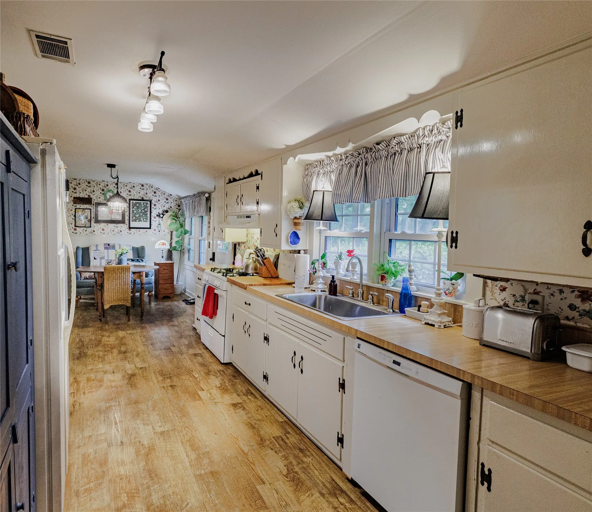 Office For Sale in Wise County , 510 W Walnut Street, Decatur, Texas 76234, 0, 0, Garage spaces, 0 Sqft, built in 1945, Preowned, Price $499,000, mls#21244080, Real Estate Agent in Decatur, Homes For Sale in Wise county, Homes For Sale in Decatur, Realtor in Decatur Texas, Real Estate Brokerage Independent Realty Texas, Luminita Cordes Realtor