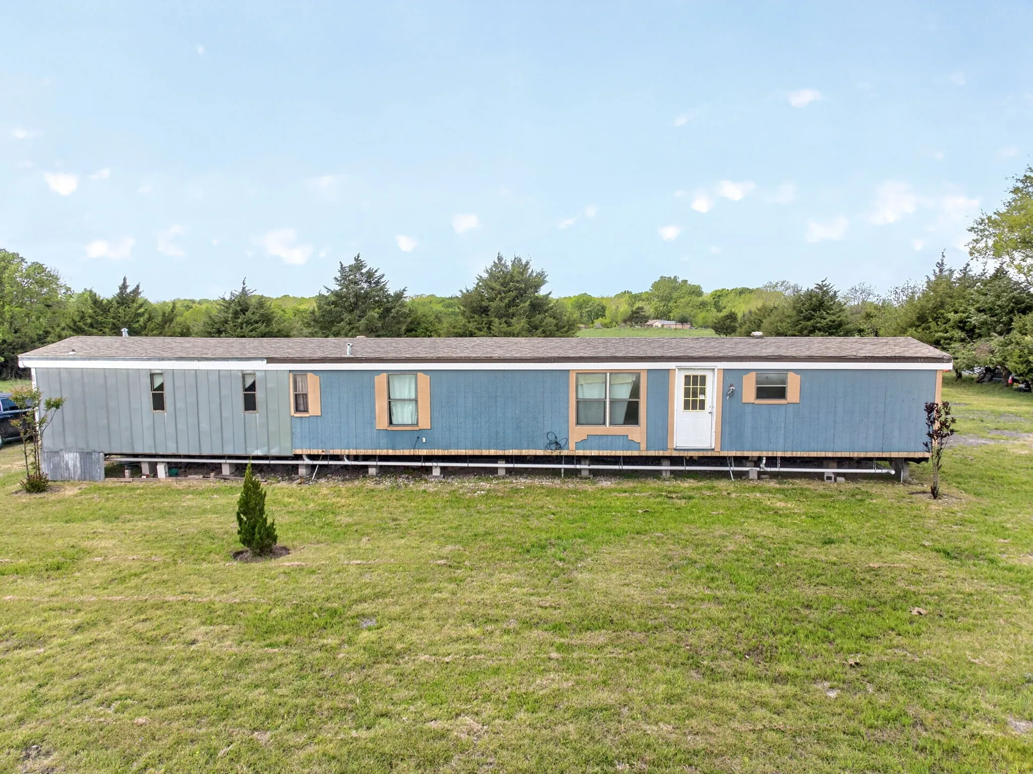 Mobile Home For Sale in Collin County , 5340 County Road 547, Nevada, Texas 75173, 2 Bedroom, 2 Bathroom, Garage spaces, 1,064 Sqft, built in 2000, mls#21242971, Real Estate Agent in Nevada, Homes For Sale in Collin county, Homes For Sale in Nevada, Realtor in Nevada Texas, Real Estate Brokerage Independent Realty Texas, Luminita Cordes Realtor