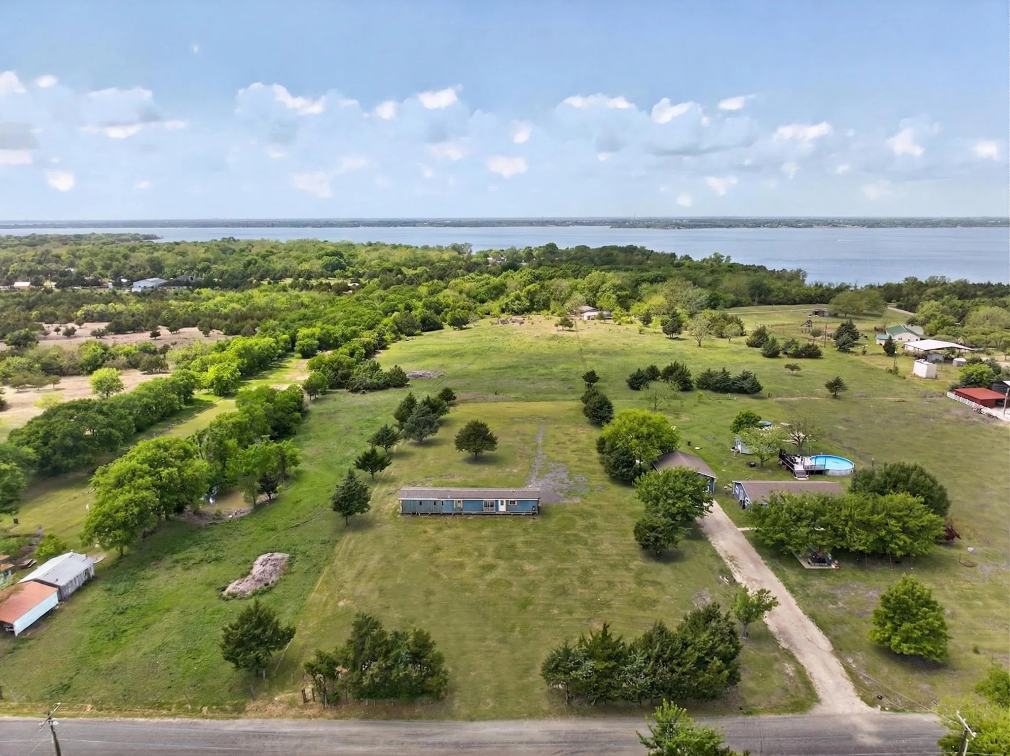 Mobile Home For Sale in Collin County , 5340 County Road 547, Nevada, Texas 75173, 2 Bedroom, 2 Bathroom, Garage spaces, 1,064 Sqft, built in 2000, mls#21242971, Real Estate Agent in Nevada, Homes For Sale in Collin county, Homes For Sale in Nevada, Realtor in Nevada Texas, Real Estate Brokerage Independent Realty Texas, Luminita Cordes Realtor