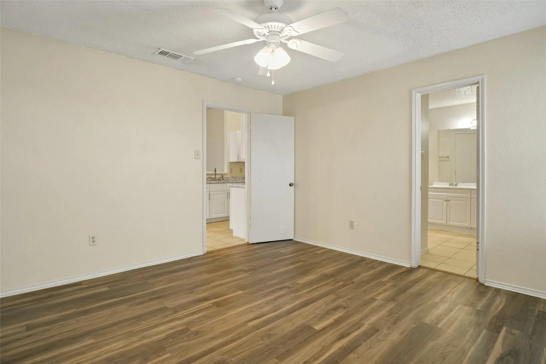 Duplex For Sale in Tarrant County , 7470 Tiffany Meadows Lane, Fort Worth, Texas 76140, 4 Bedroom, 3 Bathroom, Garage spaces, 0 Sqft, built in 1984, mls#21233552, Real Estate Agent in Fort Worth, Homes For Sale in Tarrant county, Homes For Sale in Fort Worth, Realtor in Fort Worth Texas, Real Estate Brokerage Independent Realty Texas, Luminita Cordes Realtor
